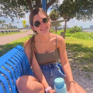 Meet your Posher, Alyssa